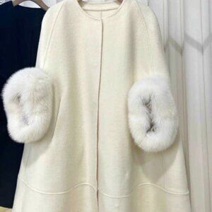 NWT Elegant 100% Wool Ivory Poncho with Fox Fur Sleeve Accents Size S/M